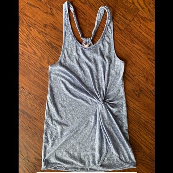 VS knotted front tunic tank top. Small - Picture 1 of 4